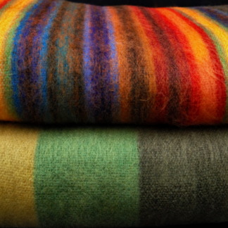 Plaid med alpacauld – Happy Llama Fairtrade (grønne striber)
